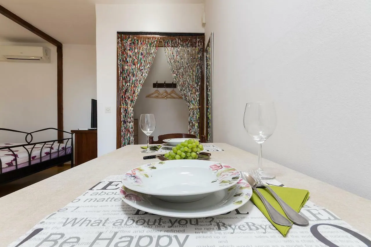 Studio Apartman Ela Apartment Pula
